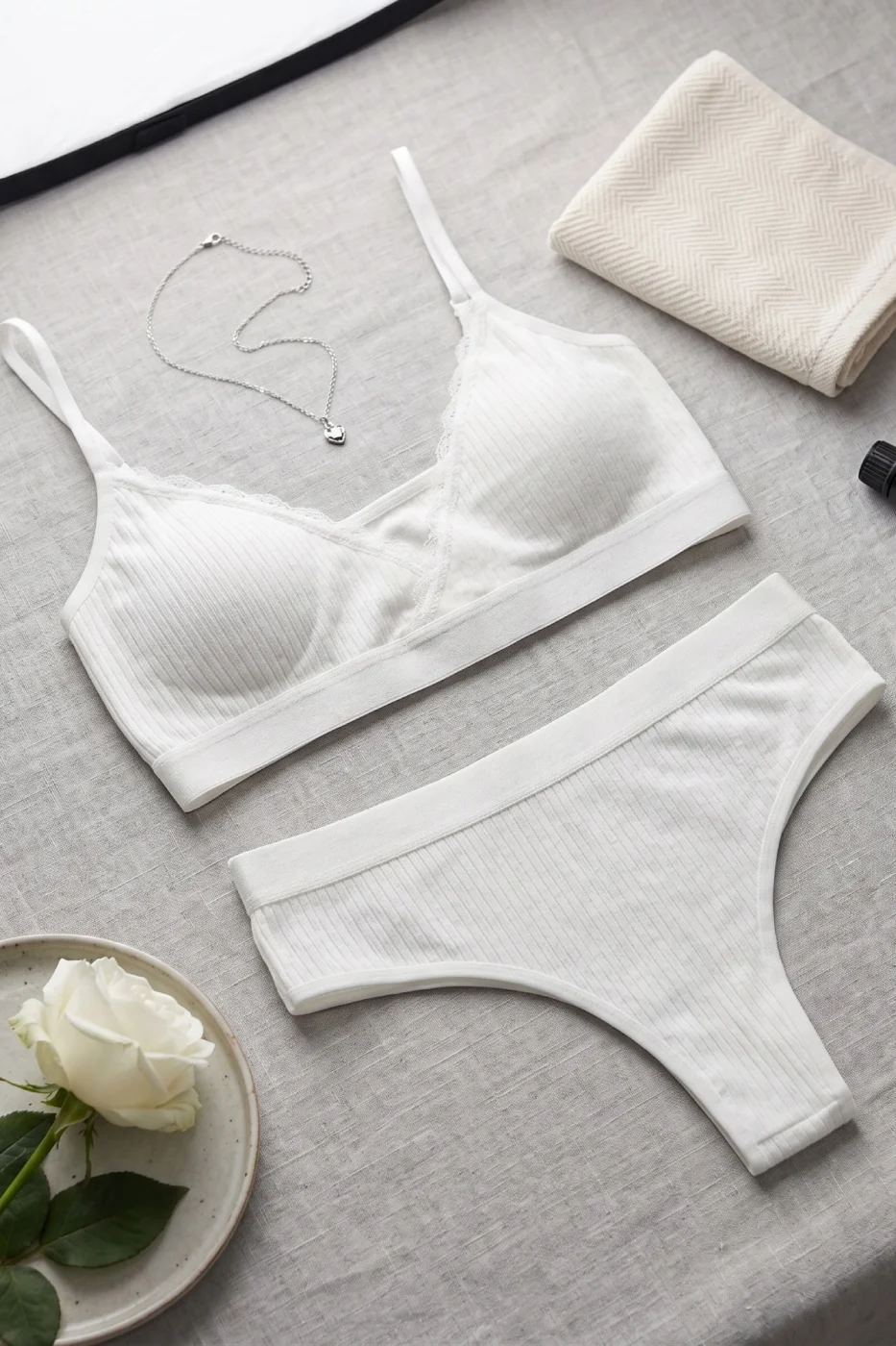 Kadın Ekru Çıkarılabilir Pedli Fitilli Dantelli Bralet Takımı görsel 3