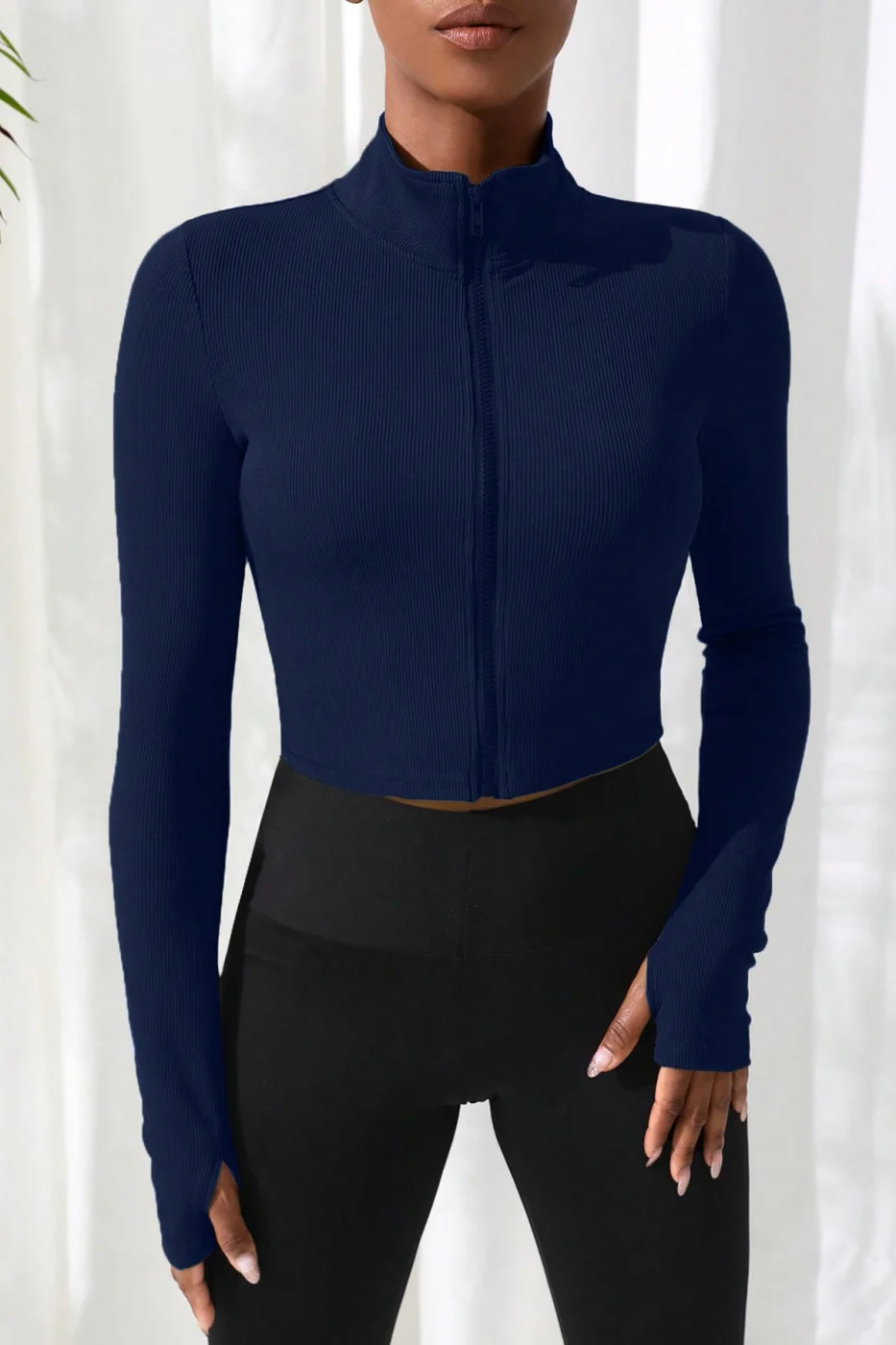 Kadın Lacivert Uzun Kol Fermuarlı Parmak Geçme Detaylı Dik Yaka Crop Top Bluz görsel 4
