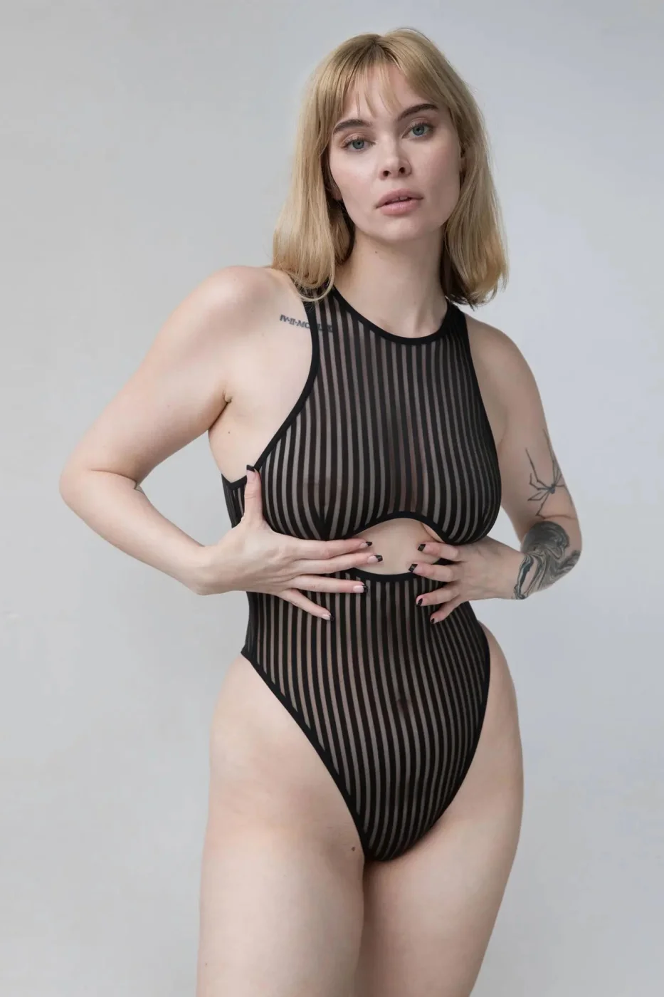 Kadın Siyah Cut-Out Detaylı Transparan Çizgili Gecelik görsel 7