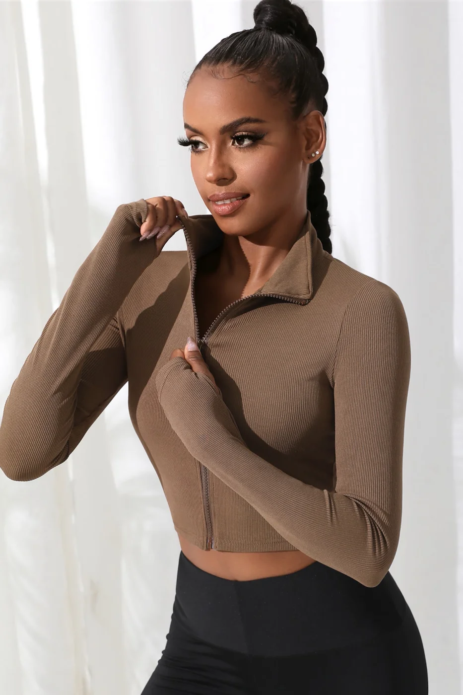 Kadın Kahverengi Uzun Kol Fermuarlı Parmak Geçme Detaylı Dik Yaka Crop Top Bluz görsel 4